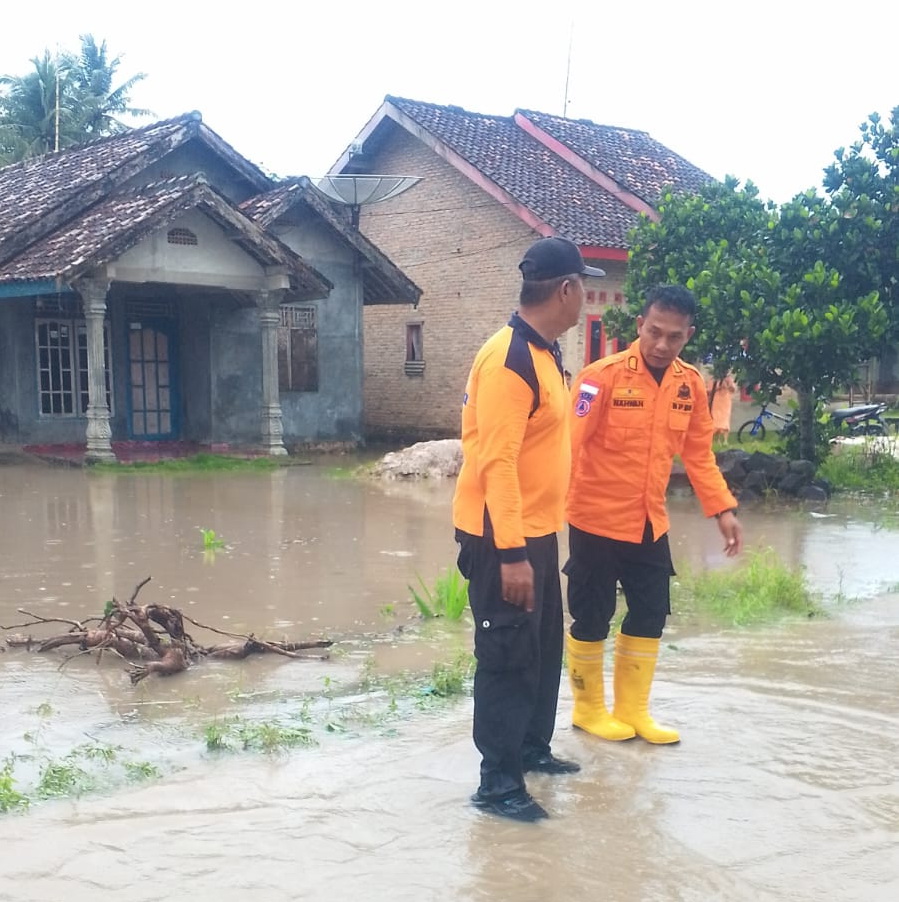 Banjir Luapan Sungai Rendam Permukiman di Desa Sukatani Kalianda